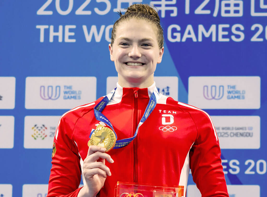 Nina Holt holding a gold medal